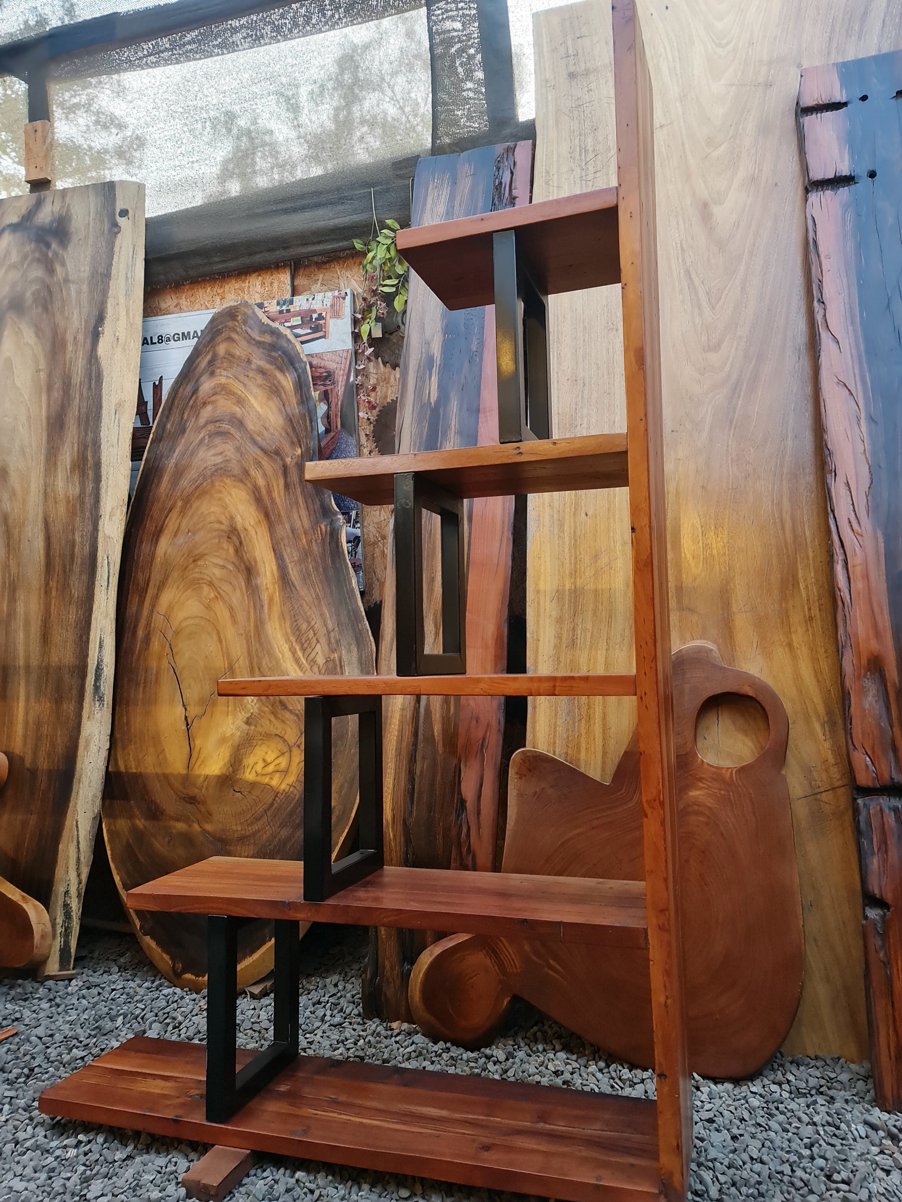 Repisa Rústica de Madera y Fierro