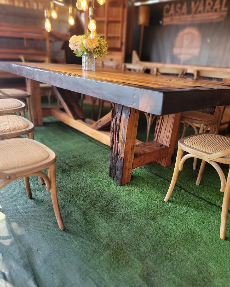 Juego de Comedor de Roble con Durmientes + Sillas Retro Albayalde